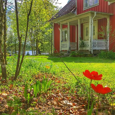 Viktors Affaershus Bed & Breakfast Atran Bagian luar foto