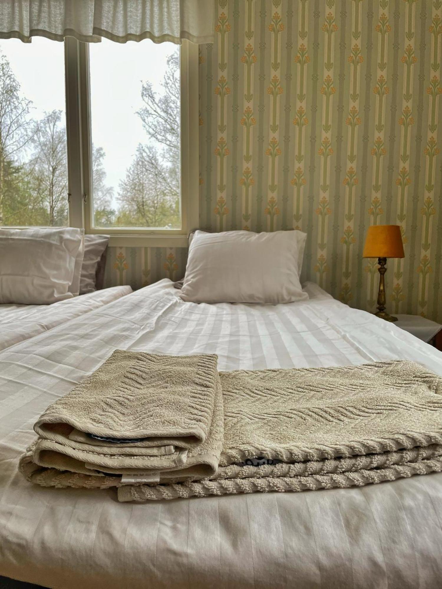 Viktors Affaershus Bed & Breakfast Atran Bagian luar foto