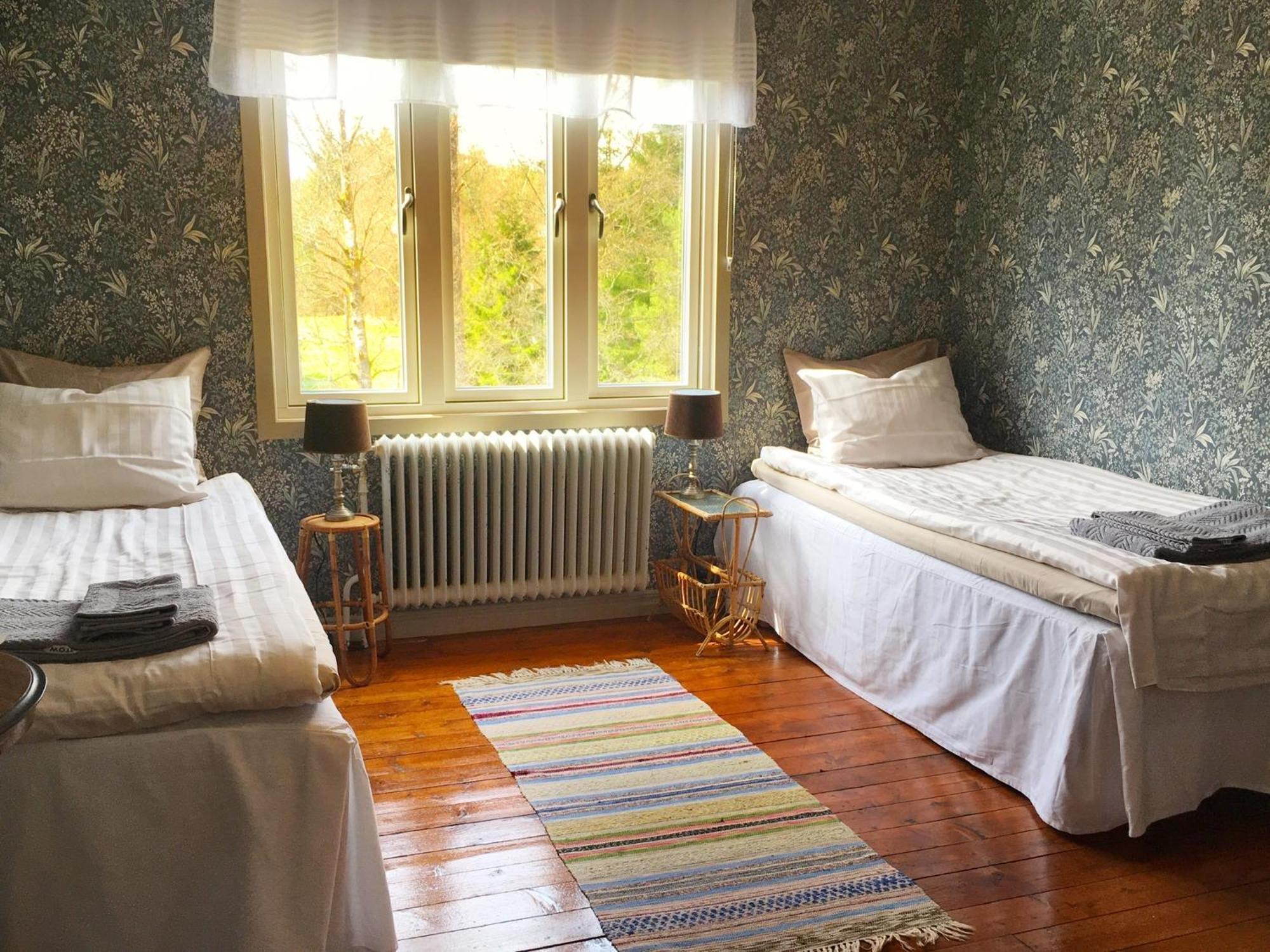 Viktors Affaershus Bed & Breakfast Atran Bagian luar foto