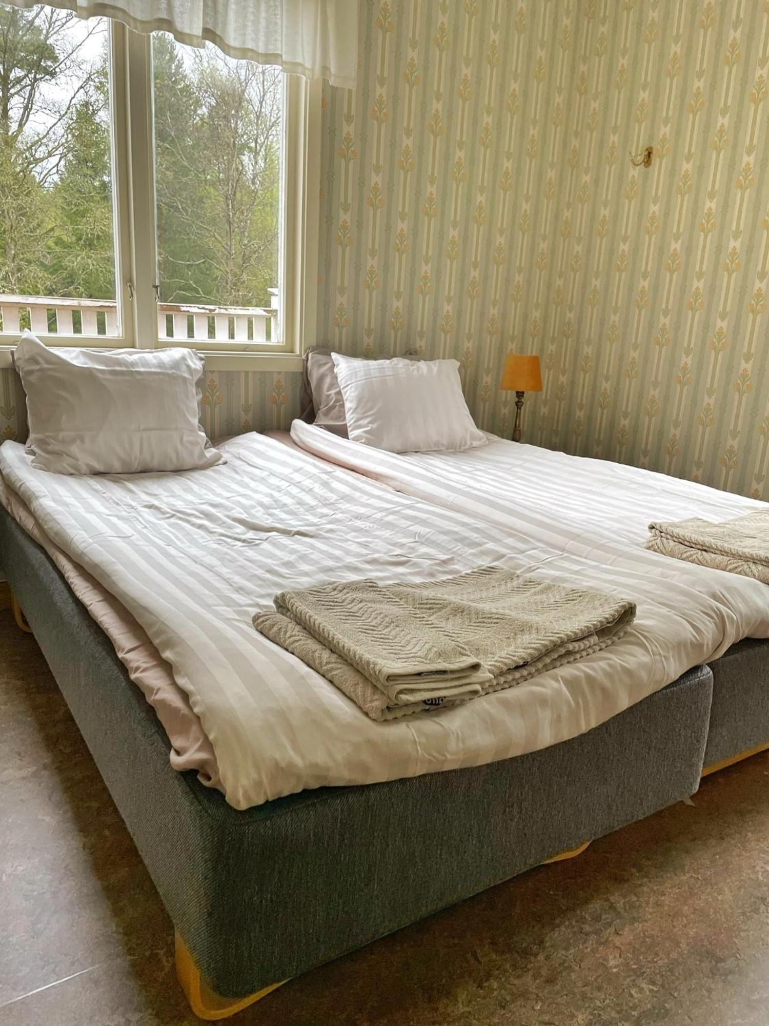Viktors Affaershus Bed & Breakfast Atran Bagian luar foto