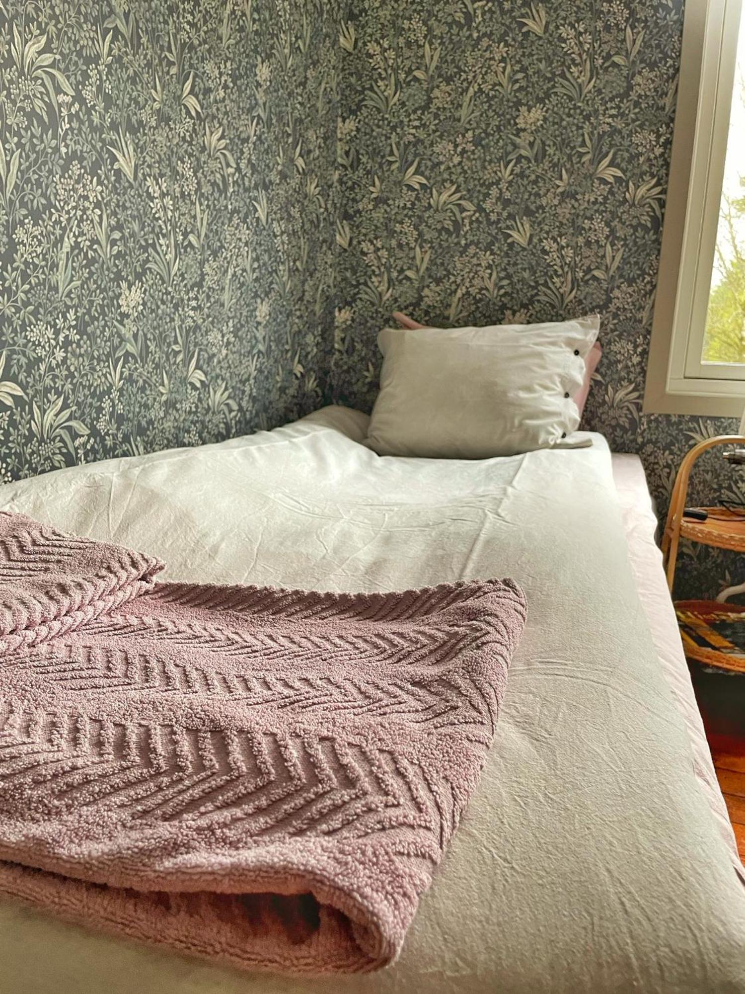 Viktors Affaershus Bed & Breakfast Atran Bagian luar foto